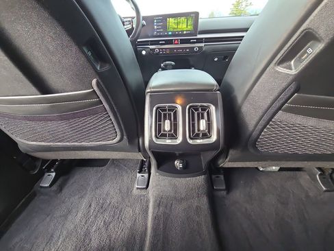 Used 2024 Kia Sorento S image 58