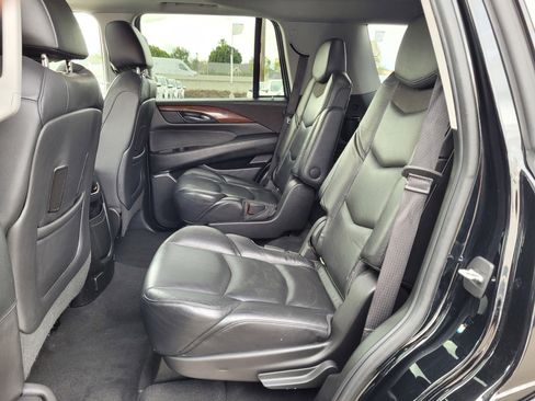 Used 2019 Cadillac Escalade Luxury image 11
