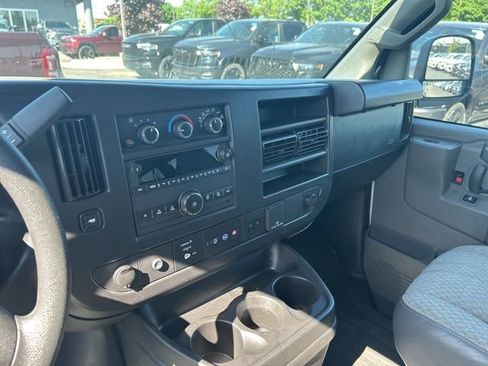 Used 2025 Chevrolet Express 3500 LT w/ LT Preferred Equipment Group RWD image 11