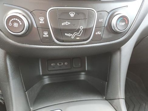 Certified 2019 Chevrolet Equinox LT image 18