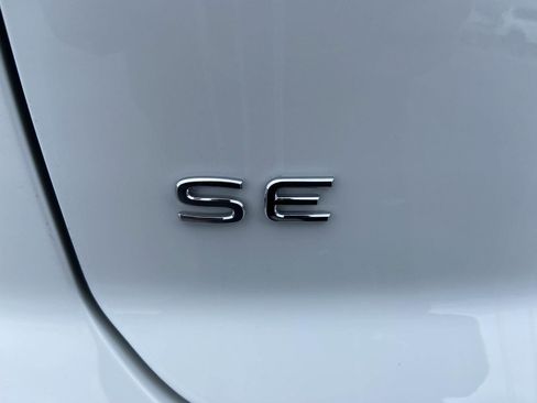 Used 2024 Volkswagen Atlas Cross Sport SE image 32