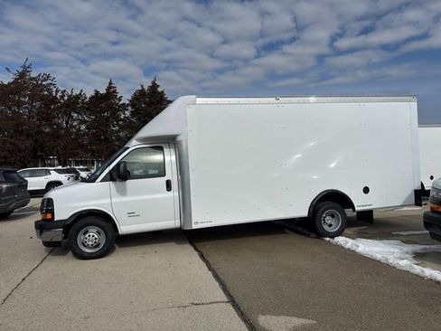 New 2025 Chevrolet Express 4500 w/ Power Convenience Package RWD image 2
