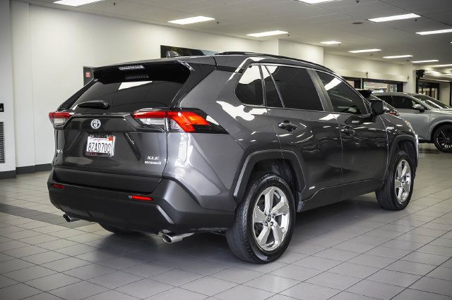 Used 2021 Toyota RAV4 XLE Premium AWD/4WD image 6