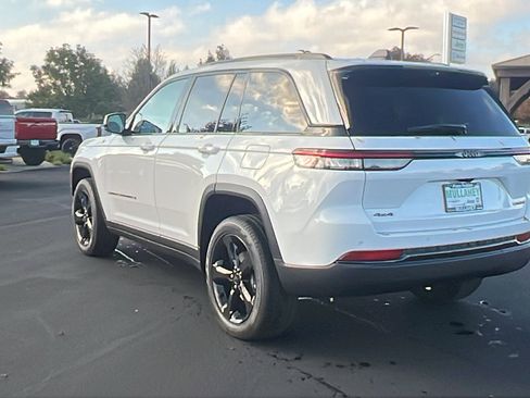 New 2025 Jeep Grand Cherokee Limited w/ Luxury Tech Group II image 5