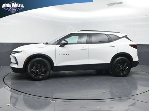Used 2024 Chevrolet Blazer LT w/ Convenience Package FWD image 4