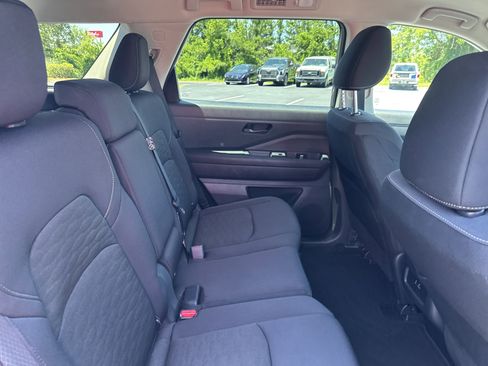 Used 2025 Nissan Pathfinder SV FWD image 30