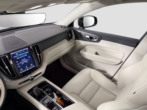 Certified 2023 Volvo XC60 B5 Plus w/ Climate Package FWD image 24