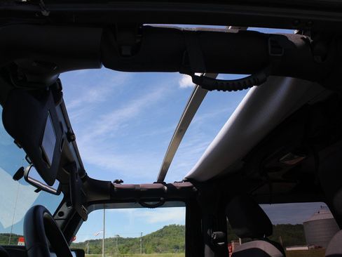 Used 2015 Jeep Wrangler Sport AWD/4WD image 23