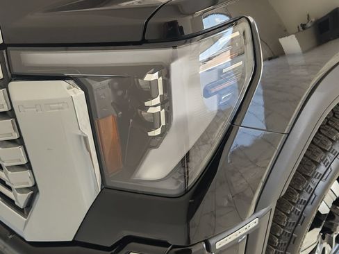 Used 2026 GMC Sierra 2500 Denali w/ Technology Package AWD/4WD image 9
