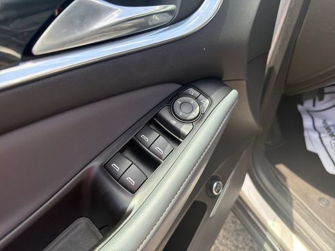 Used 2020 Buick Enclave Essence AWD/4WD image 11