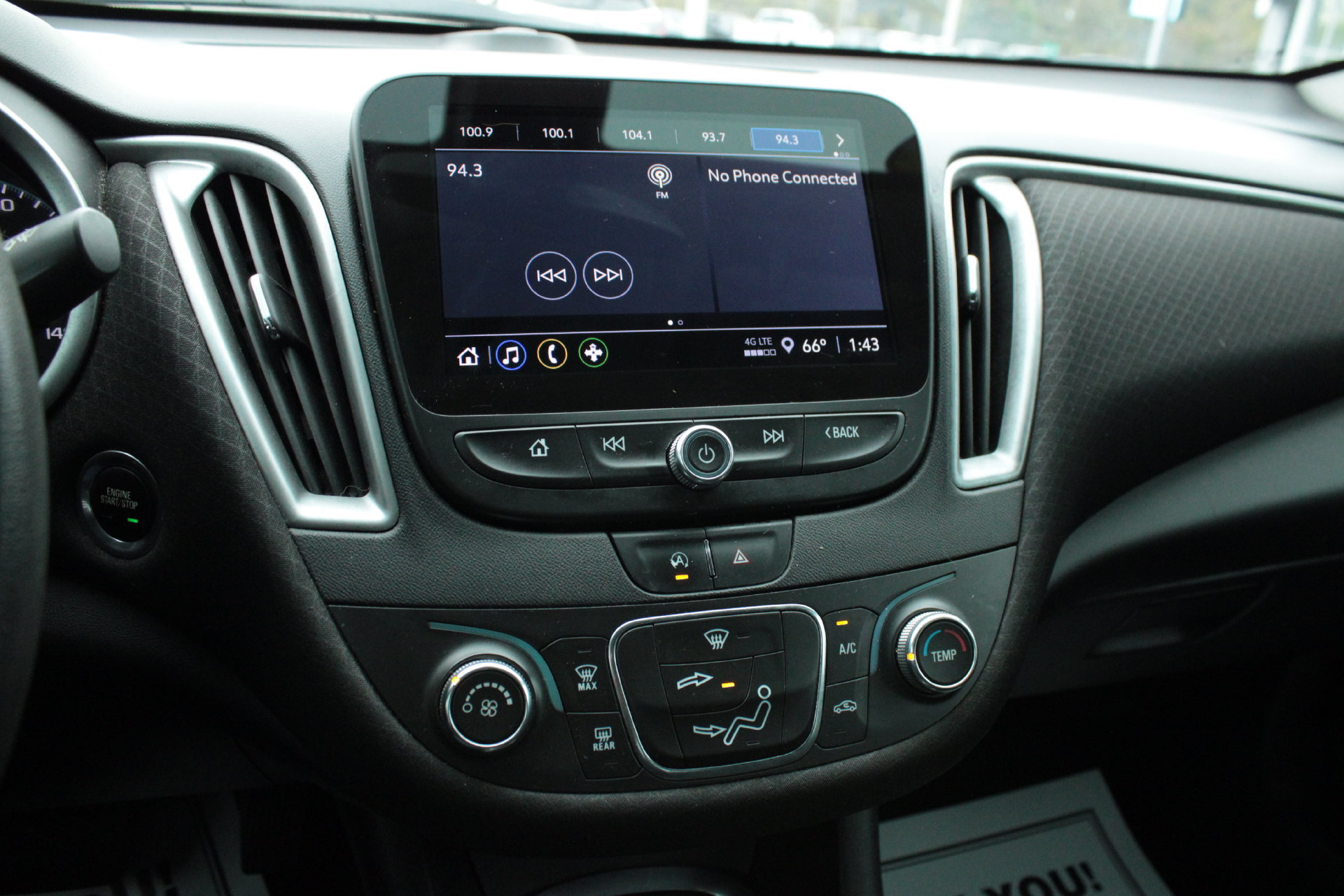 Used 2021 Chevrolet Malibu LS FWD image 36