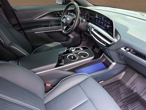 Used 2024 Cadillac Lyriq Luxury w/ Nappa Leather Package AWD/4WD image 26
