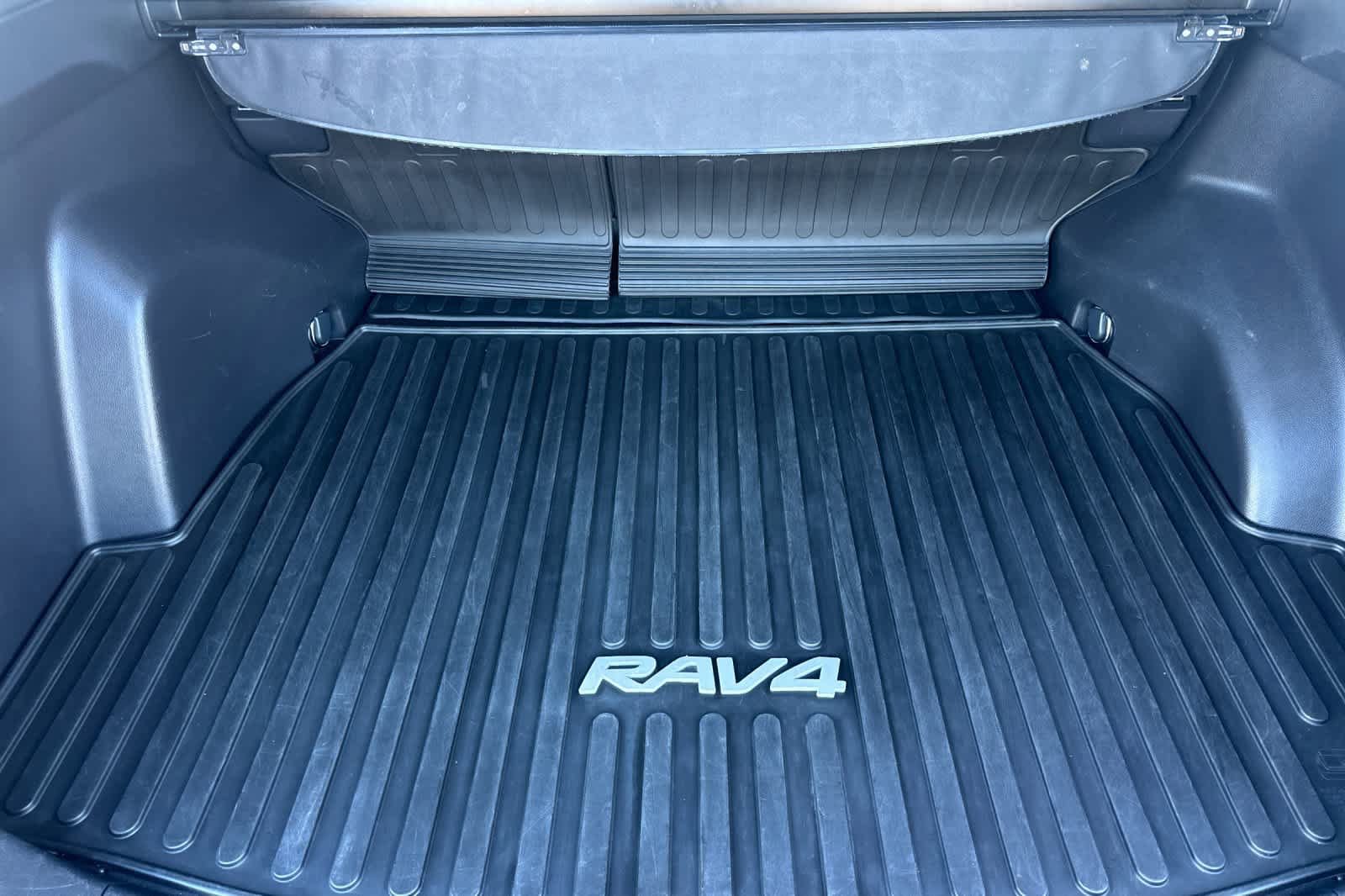 Used 2022 Toyota RAV4 XLE Premium AWD/4WD image 16