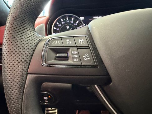 Used 2022 Maserati Levante Modena AWD/4WD image 41