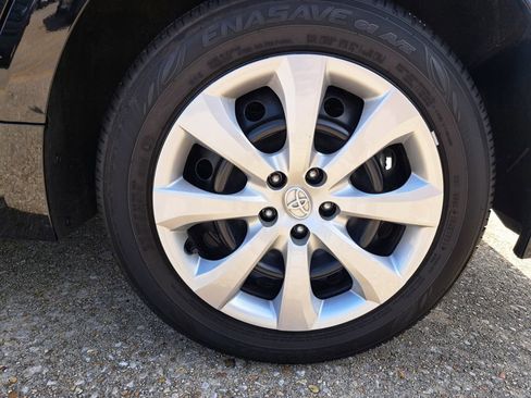 Used 2025 Toyota Corolla LE FWD image 24