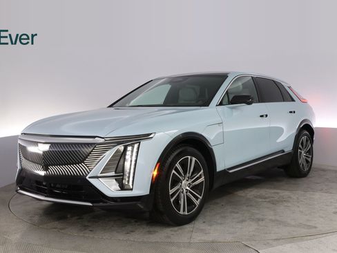 Used 2024 Cadillac Lyriq Luxury RWD image 2