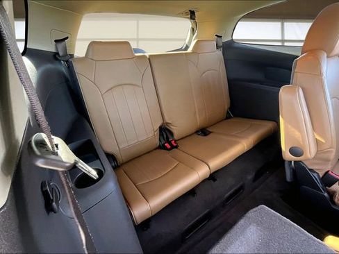 Used 2017 Buick Enclave Premium image 28