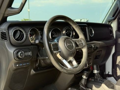 Used 2022 Jeep Wrangler Unlimited Sahara w/ Cold Weather Group AWD/4WD image 23
