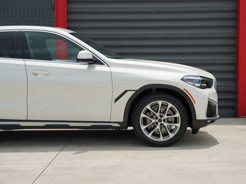 Used 2021 BMW X6 xDrive40i w/ Premium Package AWD/4WD image 5