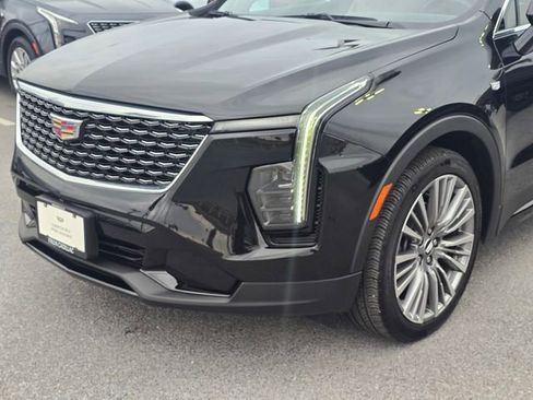 Used 2024 Cadillac XT4 Premium Luxury w/ Active Safety Package FWD image 11