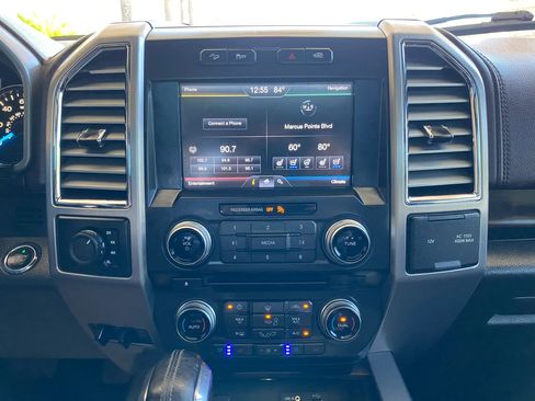 Used 2015 Ford F150 Platinum w/ Equipment Group 701A Luxury AWD/4WD image 26