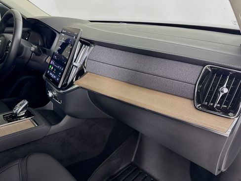 Used 2025 Volvo XC90 B6 Core w/ Protection Package Premier image 29