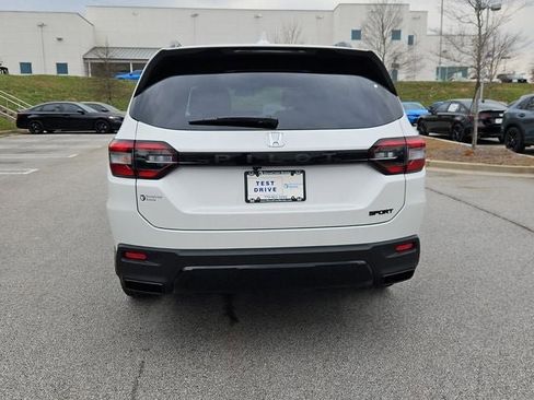 New 2026 Honda Pilot Sport image 5