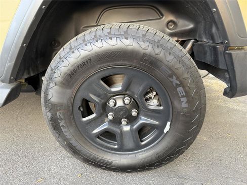 Used 2025 Jeep Wrangler Sport image 11