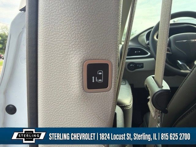 Used 2024 Chrysler Pacifica Touring-L FWD image 29