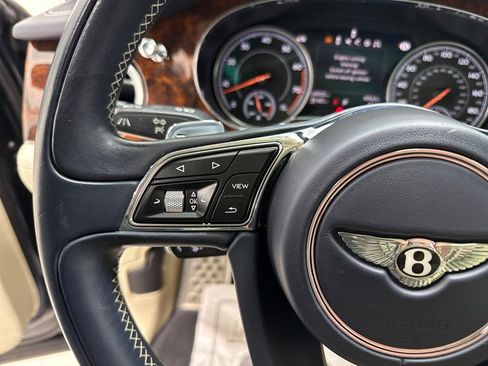 Used 2017 Bentley Bentayga image 29