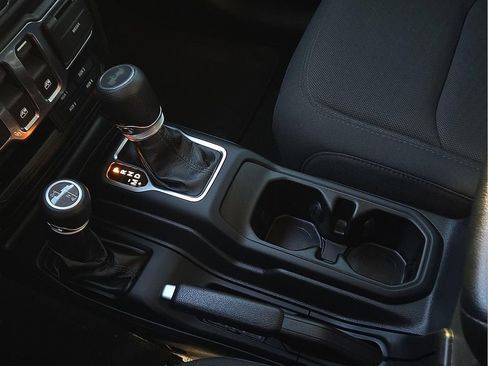 Used 2022 Jeep Wrangler Sport S image 21