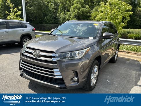 Used 2018 Toyota Highlander Limited FWD image 1