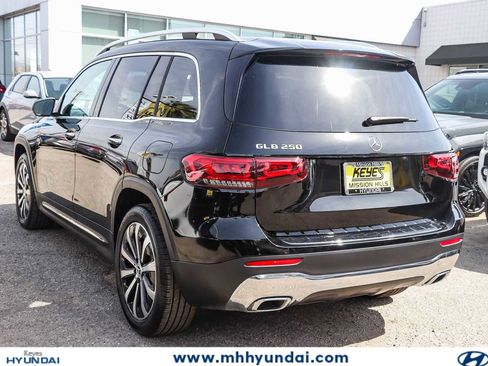 Used 2022 Mercedes-Benz GLB 250 w/ Premium Package Lite image 2