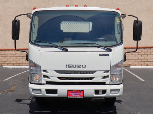 Used 2019 Isuzu NPR image 3