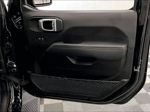 Used 2023 Jeep Wrangler Unlimited Sahara image 21