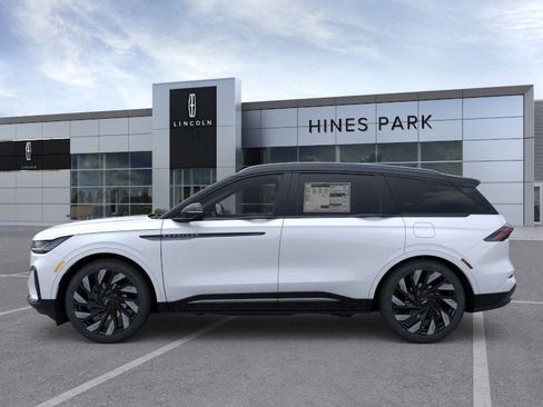 New 2026 Lincoln Nautilus Reserve w/ Jet Appearance Package image 3