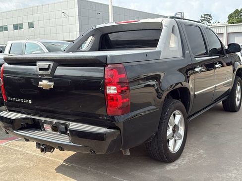 Used 2009 Chevrolet Avalanche LTZ RWD image 3