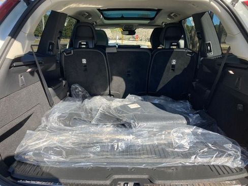 New 2025 Volvo XC90 T8 Core w/ Climate Package AWD/4WD image 17