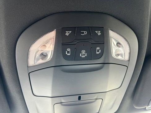 Used 2025 Chrysler Pacifica Select FWD image 31