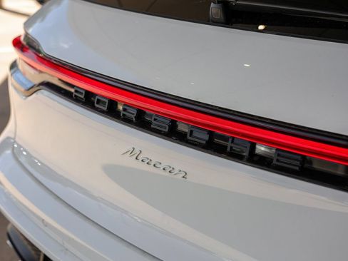 Certified 2026 Porsche Macan AWD/4WD image 14