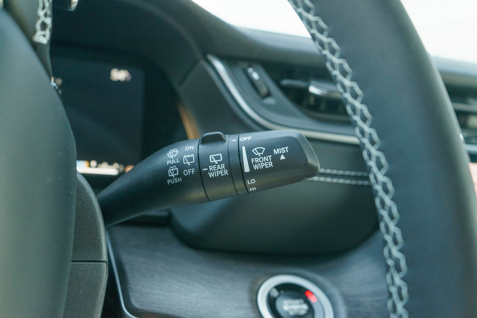 Used 2025 Jeep Grand Cherokee Limited w/ Trailer Tow Package AWD/4WD image 23
