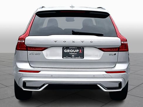 Certified 2023 Volvo XC60 B5 Plus w/ Climate Package image 4