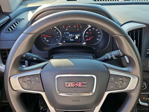 Used 2024 GMC Terrain SLE AWD/4WD image 18