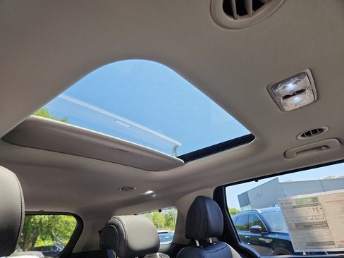 New 2026 Kia Carnival SX w/ SX Dark Edition Package FWD image 44