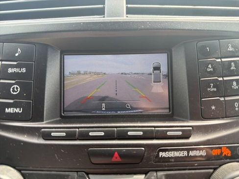 Used 2018 Ford Explorer XLT image 32