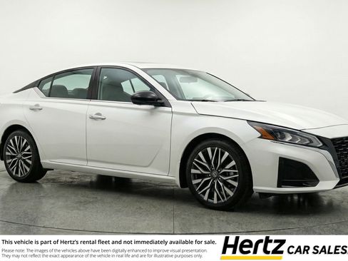Used 2025 Nissan Altima 2.5 SV image 1