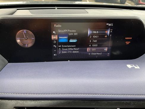 Used 2019 Lexus UX 200 image 30