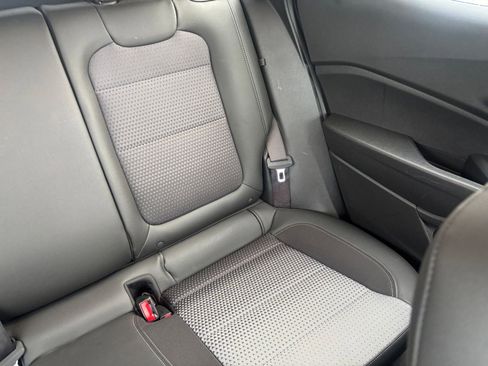 Used 2025 Chevrolet Trax LT FWD image 36