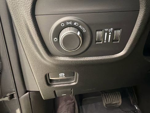 Used 2024 Jeep Grand Cherokee Laredo X w/ Luxury Tech Group I AWD/4WD image 12