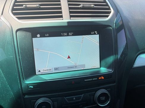 Used 2017 Ford Explorer XLT w/ Equipment Group 202A FWD image 9